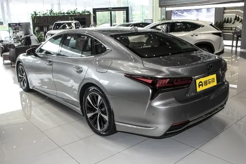 商务接待专用!雷克萨斯 LS 后排配置怎么选