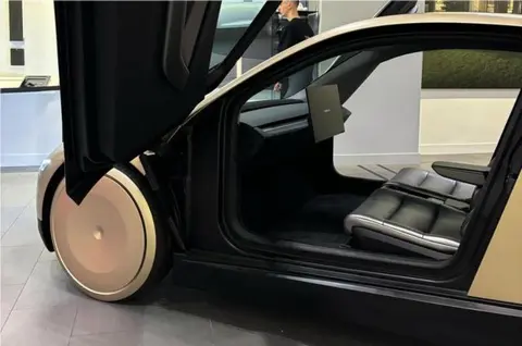 L4级自动驾驶汽车来了,没刹车和方向盘的Cybercab将量产